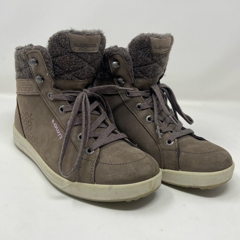 LOWA TORTONA GoreTex women size US6.5 boots.